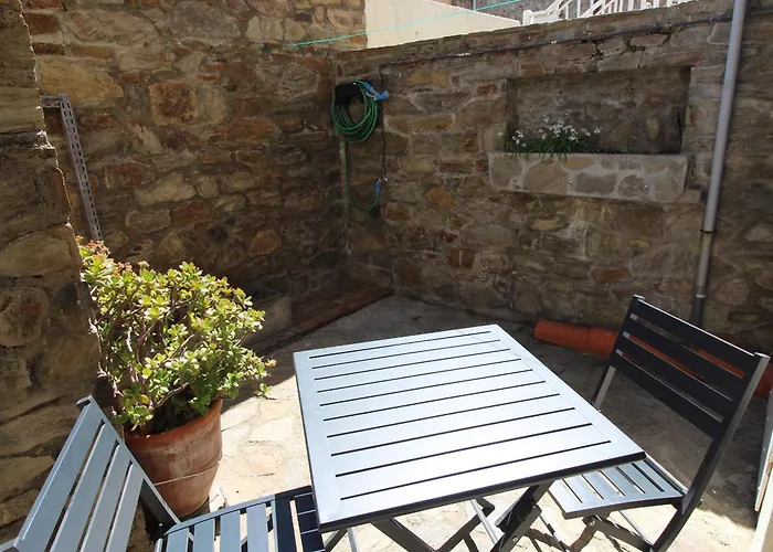 Collioure: Superbe T3 Avec Terrasse, Face A La Mer Et Parking - Fr-1-309-376
