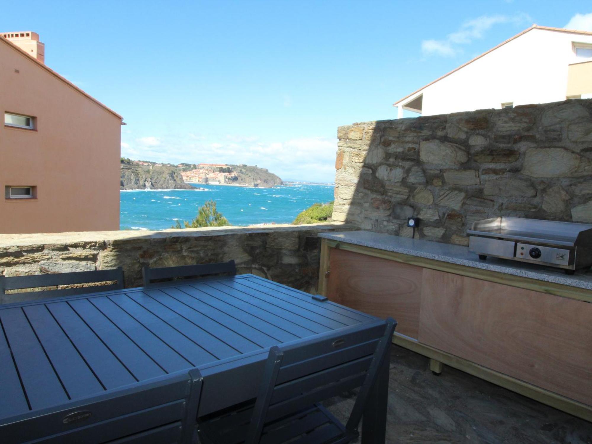 Collioure: Superbe T3 Avec Terrasse, Face A La Et Parking - Fr-1-309-376 *